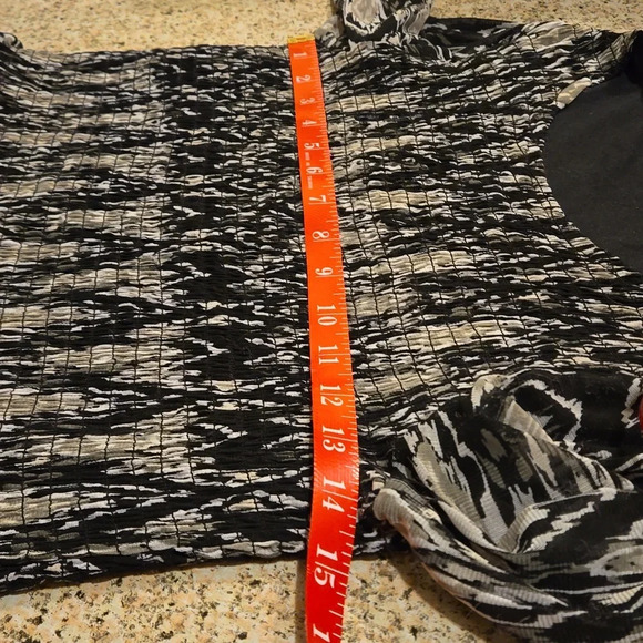 Rose+Olive  Stretchy Flared Bottom Long Sleeve Top Black & White Women sz Small - Picture 11 of 13